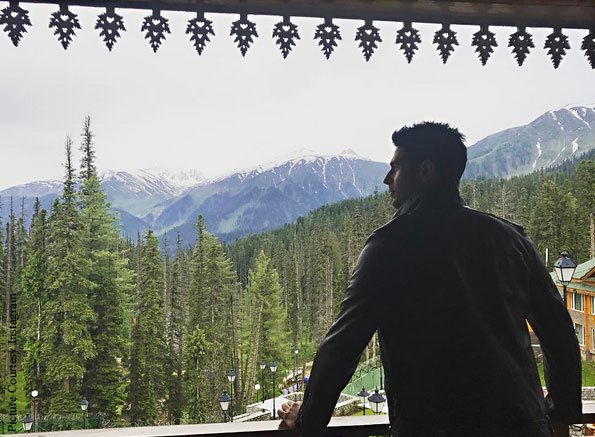 Pictures: Sidharth Malhotra & Manoj Bajpayee Wrap-Up The Kashmir Schedule Of Aiyaary 