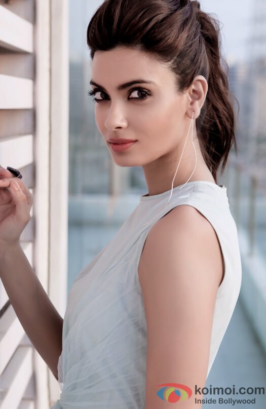 Diana Penty learns traditional water harvesting while shooting in Jodhpur!