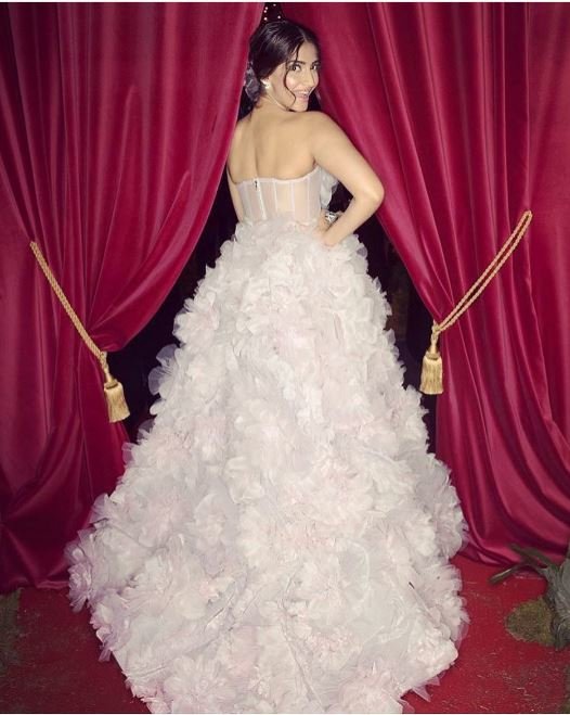 Sonam Kapoor Leave Everyone Spellbound At The Paris Couture Week 