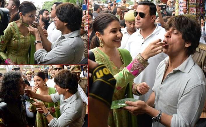 Shah Rukh Khan relishes Banarasi paan with Anushka Sharma, Imtiaz Ali!