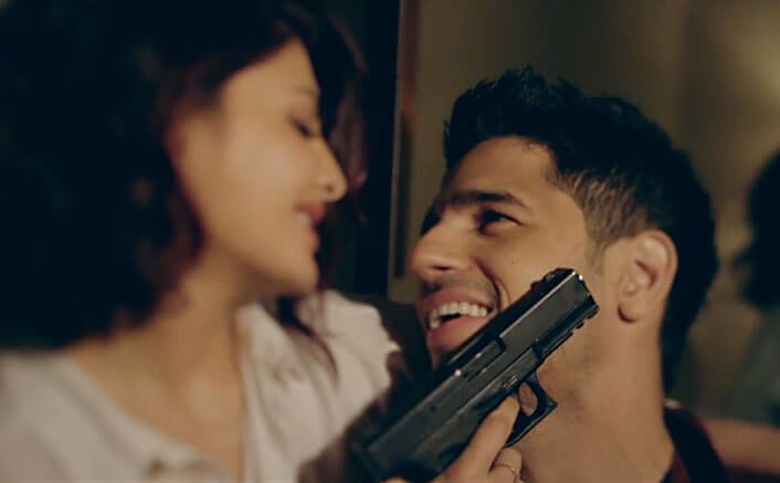  Watch the making of the Hottest action song 'Bandook Meri Laila'!