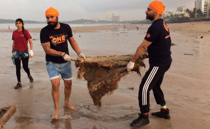 Randeep Hooda helps in cleaning Mumbai beach