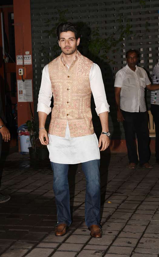 Bollywood Celebrities Dazzle At Arpita Khan’s Diwali Party