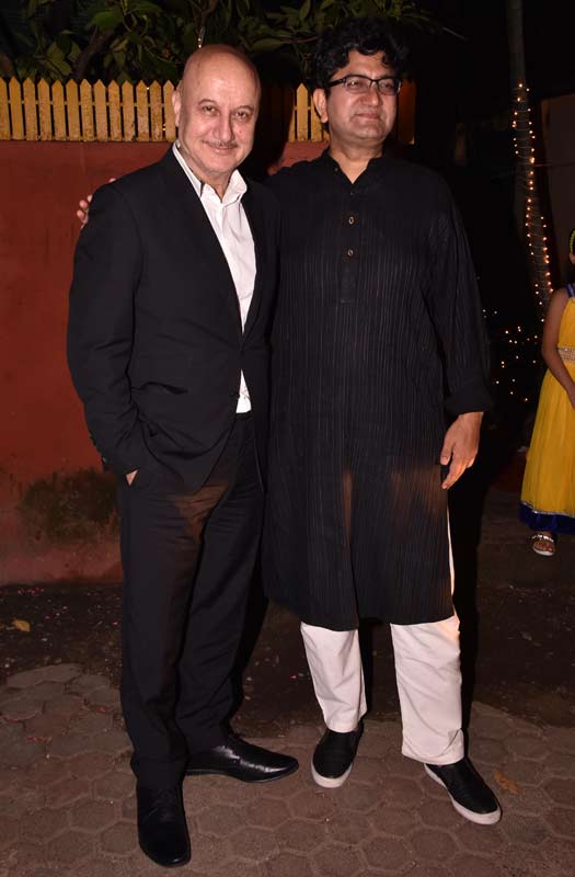Shabana Azmi And Javed Akhtar's Diwali Bash Looked Star-Studded