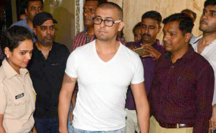 Sonu Nigam's head worth 10 lakhs