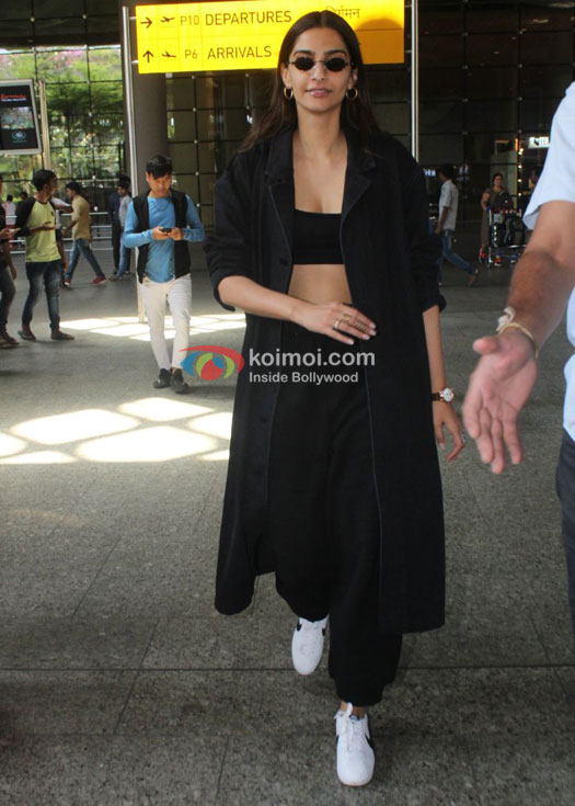 Sonam Kapoor Spotted at Airport