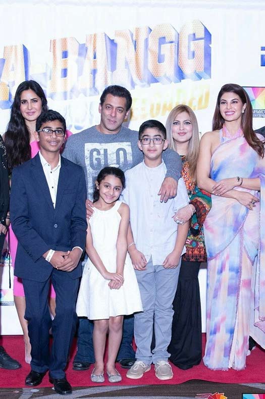 Jacqueline Fernandez stuns in a saree at the Dabanng tour press con in the USA