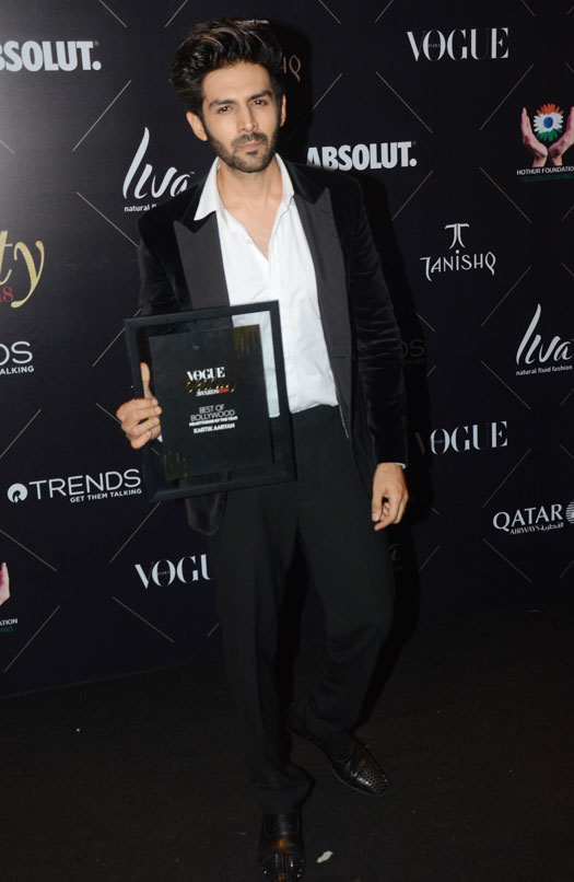 Kartik Aaryan Wins Heartthrob Of The Year Award At Vogue Beauty Awards 2018