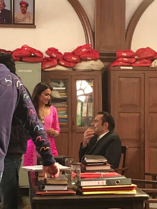 Kriti Kharbanda lives her dream of working with Dharmendra & Shatrughan Sinha in Yamla Pagla Deewana Phir Se!