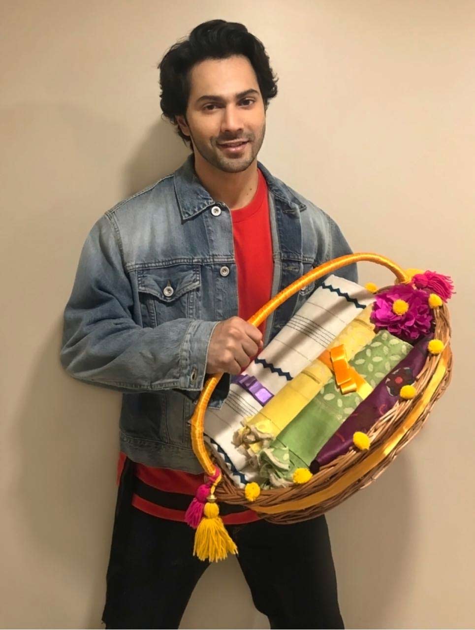 Varun Dhawan to send handmade hampers for Rakhi to his sisters!