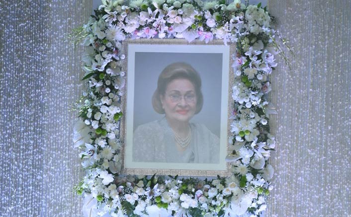 Amitabh Bachchan, Asha Bhosle, Rekha & Others B-Town Celebs Attend Krishna Raj Kapoor's Prayer Meet
