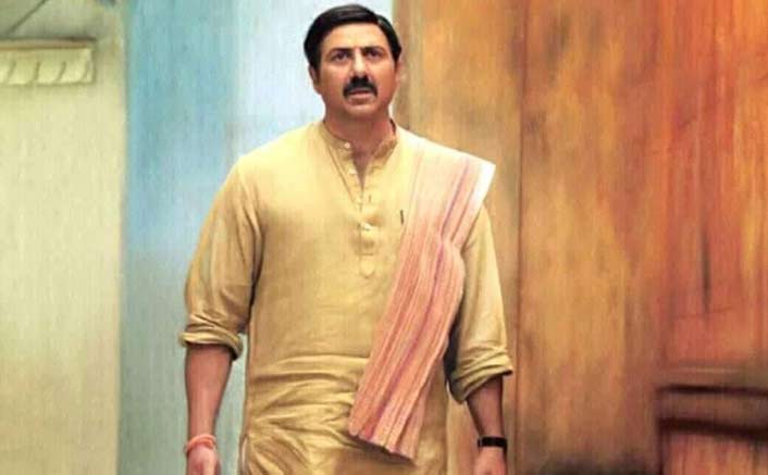 Mohalla Assi Movie Review: Adult Review For An Adult Film Ft. Overused Abuses Like Bose DK!