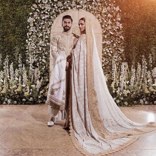 Ranveer, Deepika all smiles at Mumbai wedding reception
