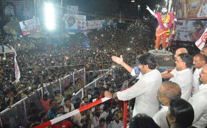 South superstar Pawan Kalyan embarks on a train journey to interact with people