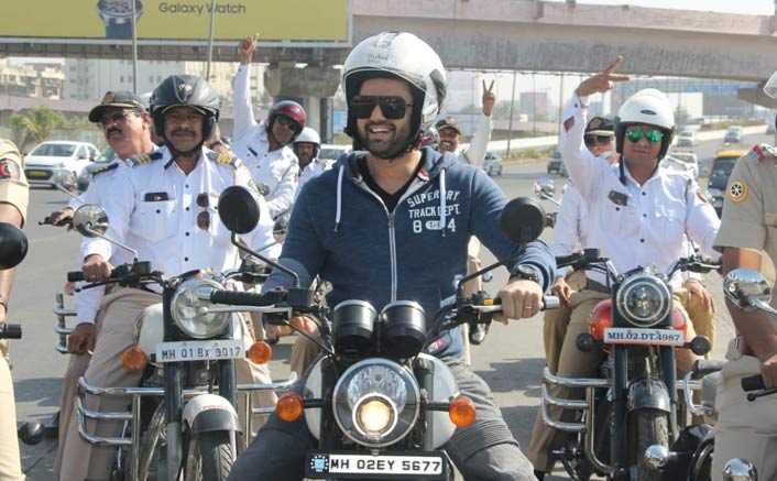 Maniesh Paul cheers the Safety Ride campaign in Mumbai