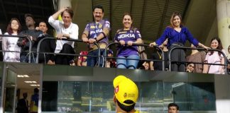 The Picture Of Shah Rukh Khan & Mahendra Singh Dhoni Was The Moment Of The Match!