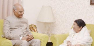 Kovind meets Lata Mangeshkar at her residence