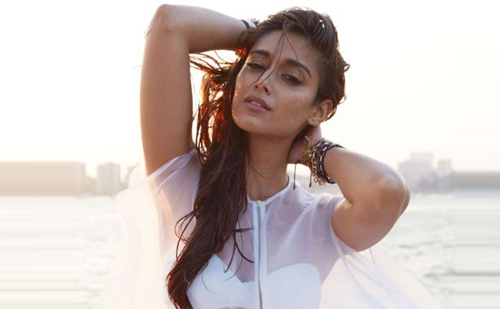 Ileana D'Cruz Sleepwalks, Wakes Up With Bruises; Twitterati Has The Solution!