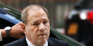 Female comedian thrown out after confronting Harvey Weinstein