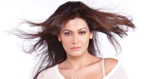 Payal Rohatgi Accused For Taking Money For Anti-Muslim Tweets In A VIRAL Video; Actress Reacts