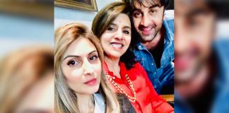 Ranbir Kapoor Flaunts His Million Dollar Smile In This Pic With Neetu Kapoor & Riddhima Kapoor Sahmi