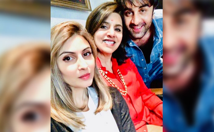Ranbir Kapoor Flaunts His Million Dollar Smile In This Pic With Neetu Kapoor & Riddhima Kapoor Sahmi