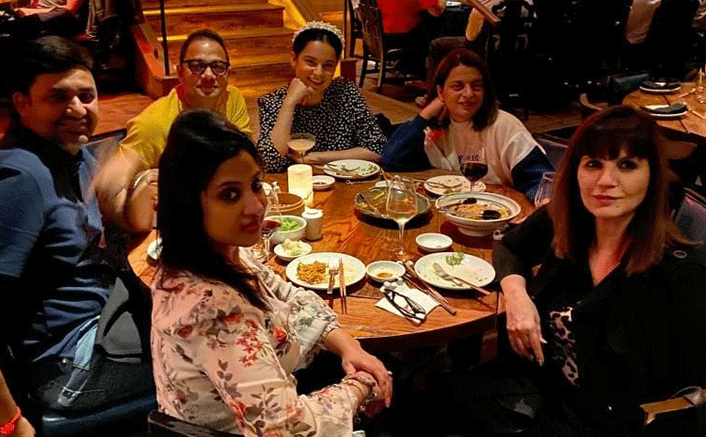 Thalaivi Star Kangana Ranaut Bonds With Her Team Over A Lavish DThalaivi Star Kangana Ranaut Bonds With Her Team Over A Lavish Dinner In LAinner In LA
