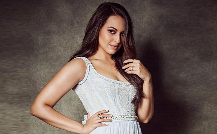 Sonakshi Sinha Sarcastically BASHES IndiGo Airlines For Breaking Her 'Samsonite' Bag