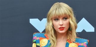 Taylor Swift banned from singing own songs; gets swift support
