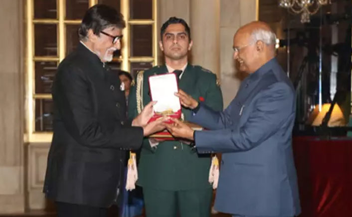 VIDEO: Amitabh Bachchan Gets Honoured With Dadasaheb Phalke Award