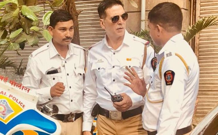 BREAKING! Akshay Kumar To Shoot His Traffic Police Social Message At Bandra-Worli Sealink Today, Fans Assemble