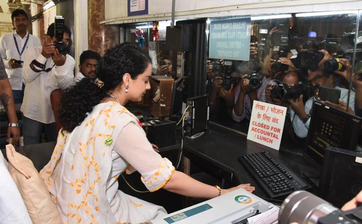 Kangana turns rail ticketseller at Mumbai station to promote film