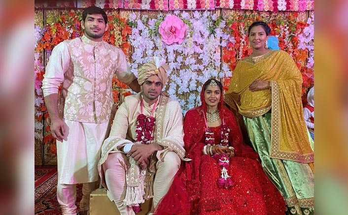 Here’s Why Wrestler Babita Phogat Took An Extra Phera During The Wedding Ceremony With Vivek Suhag!