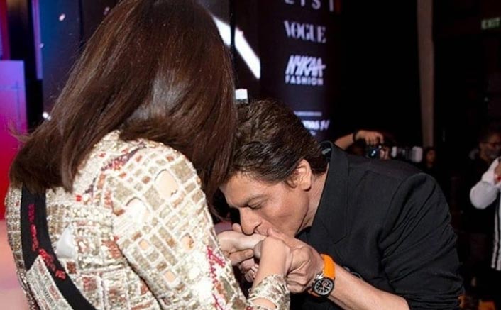 Shah Rukh Khan Spotted Kissing A Woman & No, It’s Not Gauri Khan!