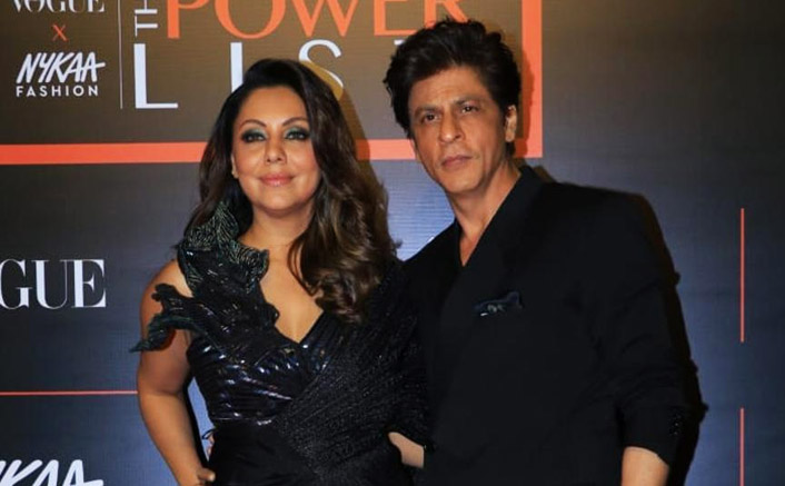 Shah Rukh Khan Wins The Internet With This Sweet Gesture Towards Gauri Khan