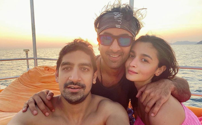 Alia Bhatt Chills With Her 'Good Boys' Ranbir Kapoor - Ayan Mukerji & It Will Make You Plan A trip With Your Friends Too