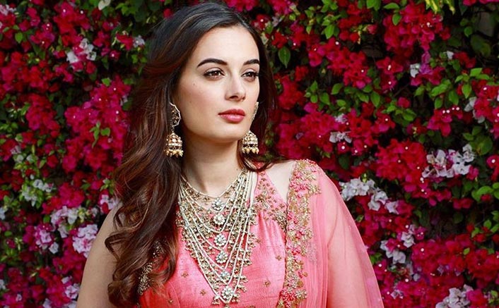 WHOA! Evelyn Sharma Doesn't Mind A 2nd Hand Dress On Her Wedding, Neither Is She Brand Conscious