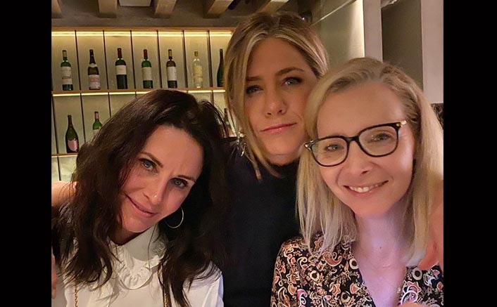 FRIENDS: The One Where ‘Rachel’ Jennifer Aniston, ‘Monica’ Courteney Cox & ‘Phoebe’ Lisa Cudrow Reunite!