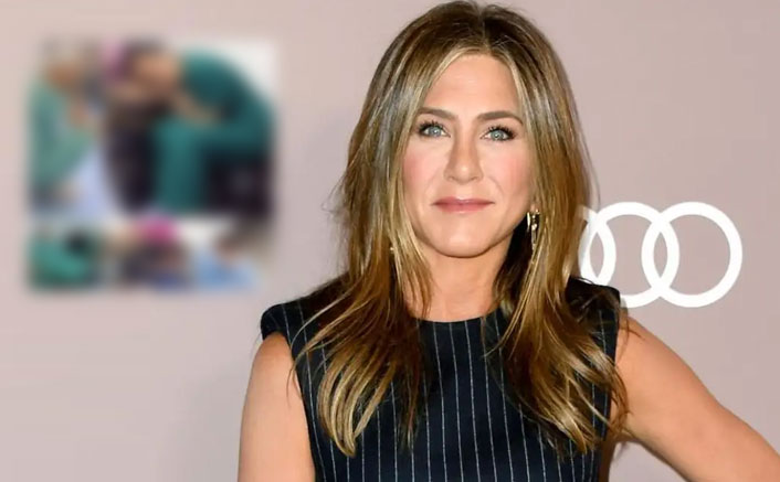 Jennifer Aniston Gives Her Hardworking FRIENDS A 'Hats Off' & It’s Not Who You Think!