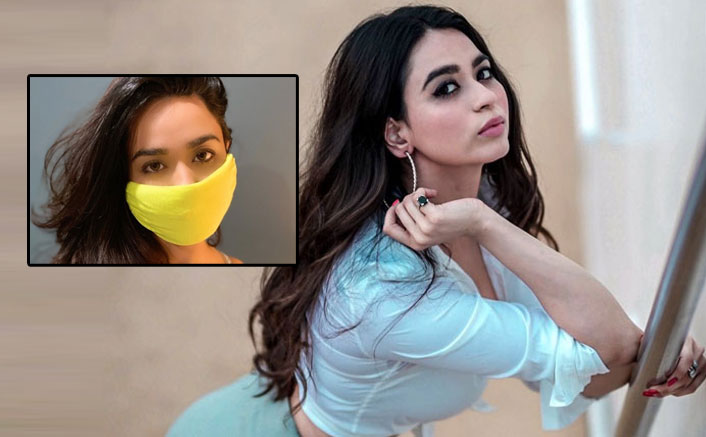 Soundarya Sharma turns T-shirt into mask