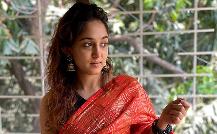 Aamir Khan's Daughter Ira Khan 'Successfully' Drapes Her Saree On Her Own & She Looks Gorgeous