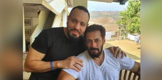Salman Khan’s Bodyguard Shera Poses For A Selfie With The Actor, Says “My EID is never complete without my Maalik”