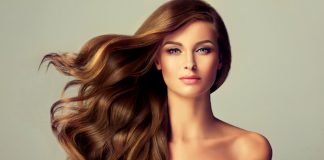 Tired Of Expensive Shampoos To Treat Dandruff? This 'Ghar Ka Nuska' Literally Costs NOTHING & The Results Are So Satisfying