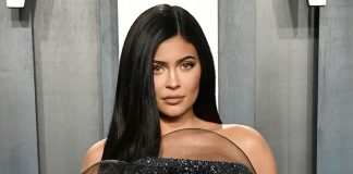 Did Kylie Jenner have a facelift surgery that went wrong?