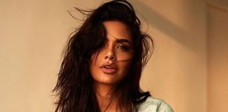 Esha Gupta flaunts her fitness body