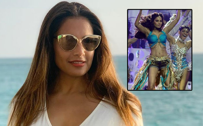  Bipasha Basu Shares A Stunning Throwback Picture Performing On Stage & We Miss Watching Her Groove Too!