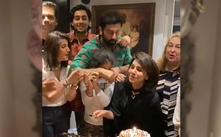 Ranbir Kapoor Gives A Warm Hug To Mom Neetu Kapoor On Her 62nd Birthday, Karan Johar Along With Others Joins The Celebrations