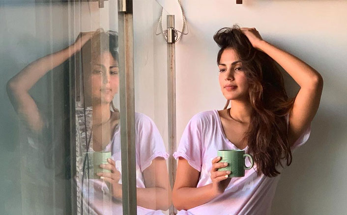 Rhea Chakraborty's Lawyer Denies Reports Of The Actress & Her Family Being Summoned By CBI