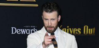Chris Evans Sharing His N*DE On Social Media Makes Fans Go Crazy, Mark Ruffalo Reacts!