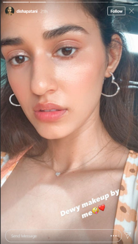Disha Patani Flaunts Her Radiant Skin With Dewy Make-Up Look!